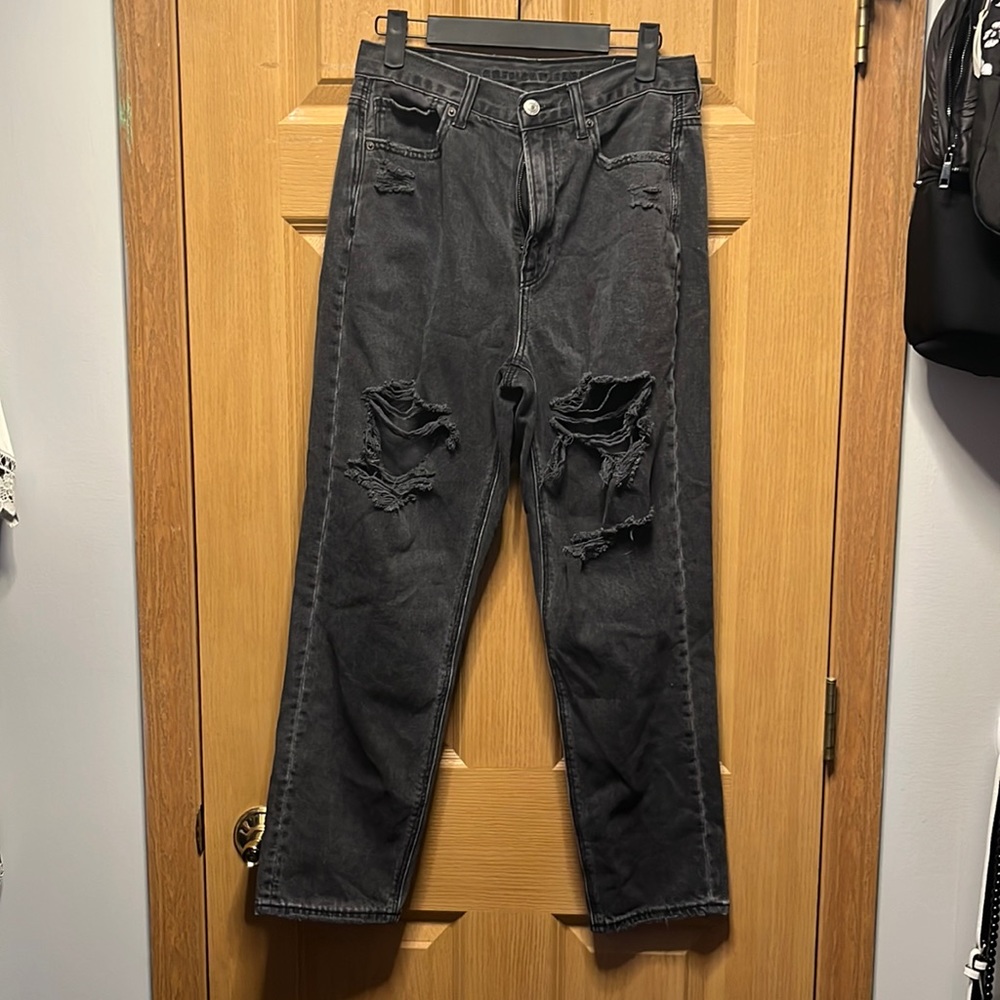 American Eagle Size 6 ripped jeans